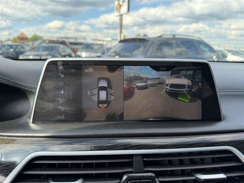Used 2018 BMW 750i RWD image 16