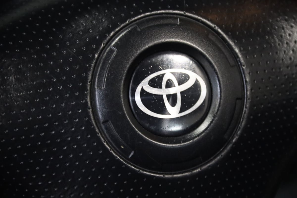 Used 2004 Toyota MR2 RWD image 47