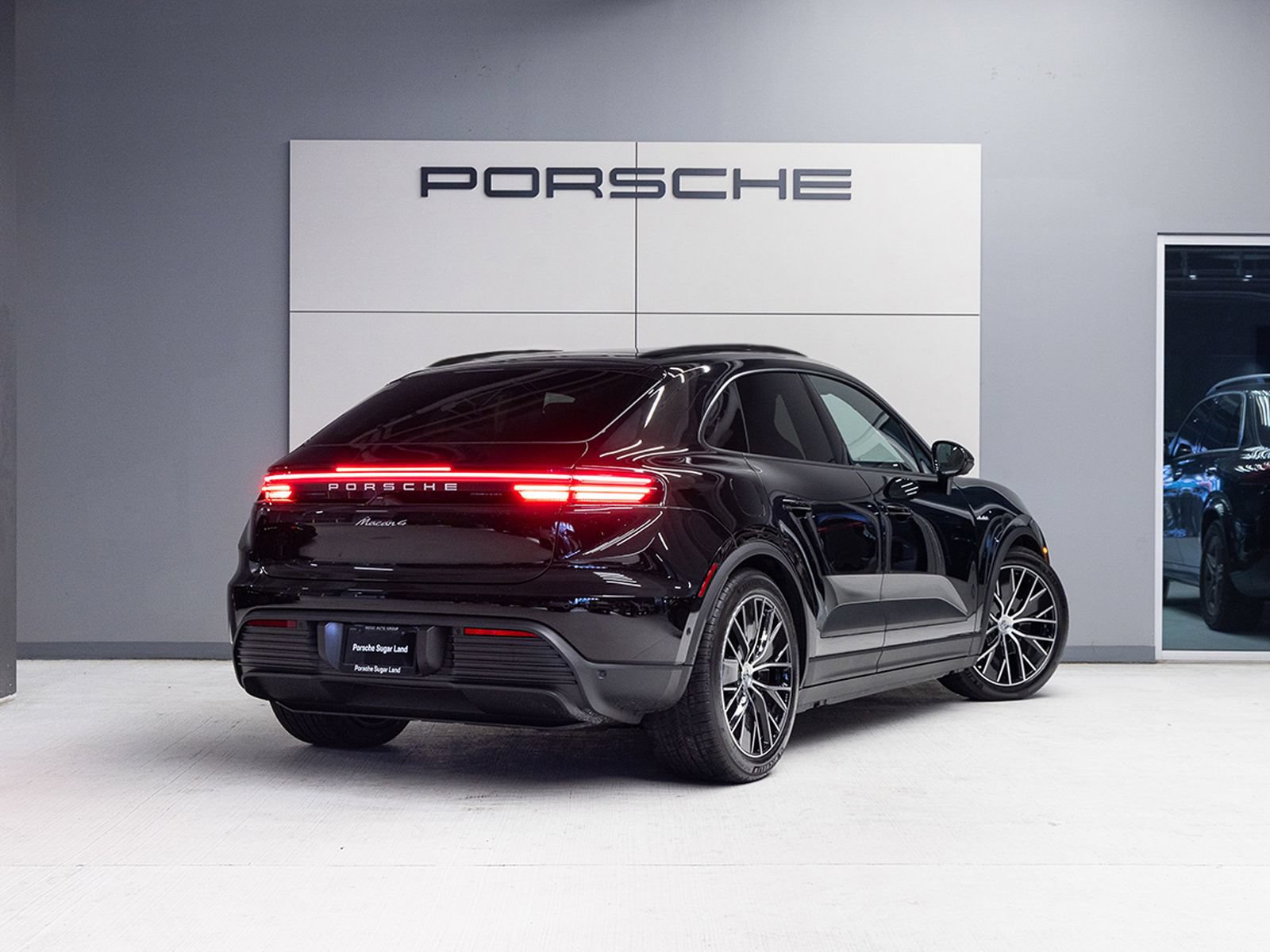 Certified 2026 Porsche Macan 4 Electric AWD/4WD image 7