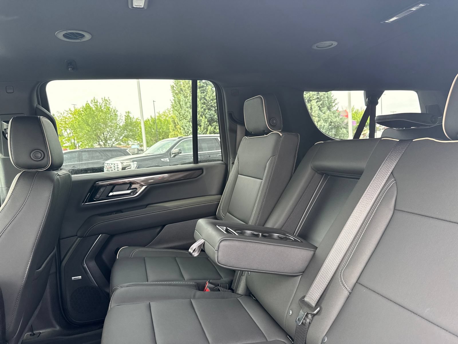 New 2026 GMC Yukon XL Elevation w/ LPO, Elevation Black Package AWD/4WD image 25