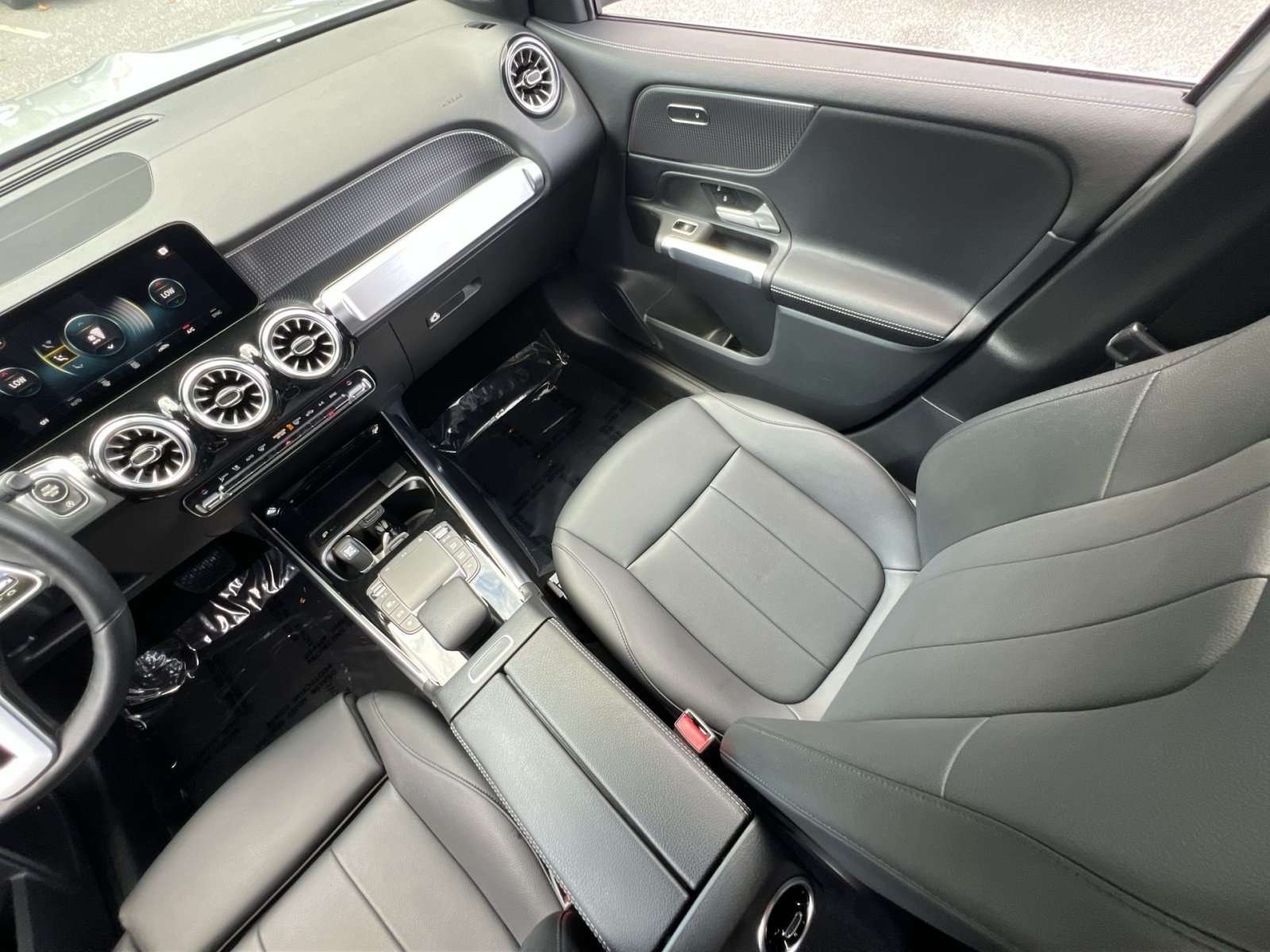 Used 2022 Mercedes-Benz GLB 250 4MATIC image 14