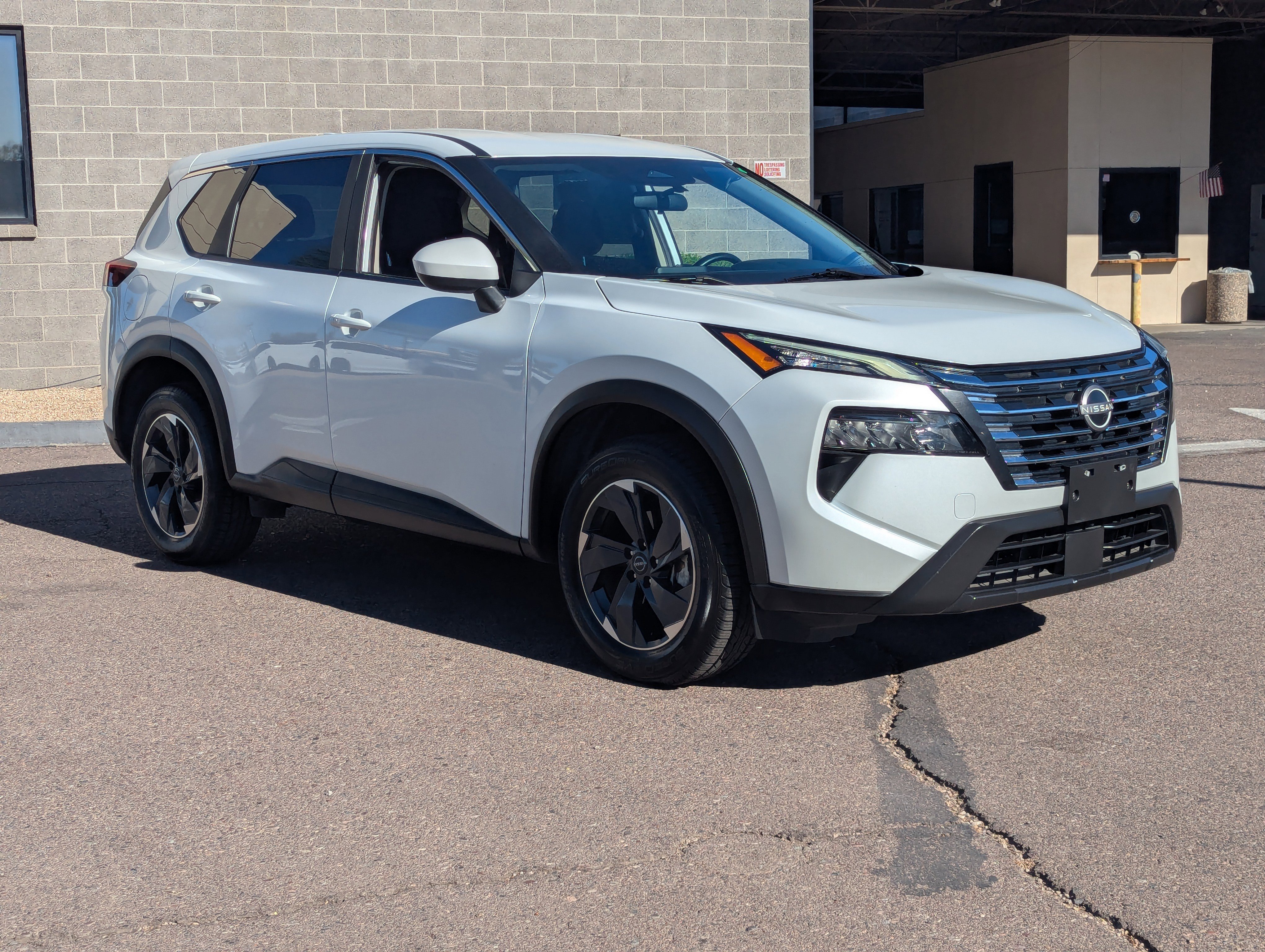 Used 2024 Nissan Rogue SV image 36