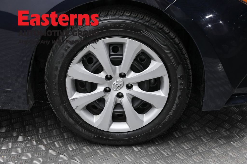 Used 2021 Toyota Corolla LE image 30