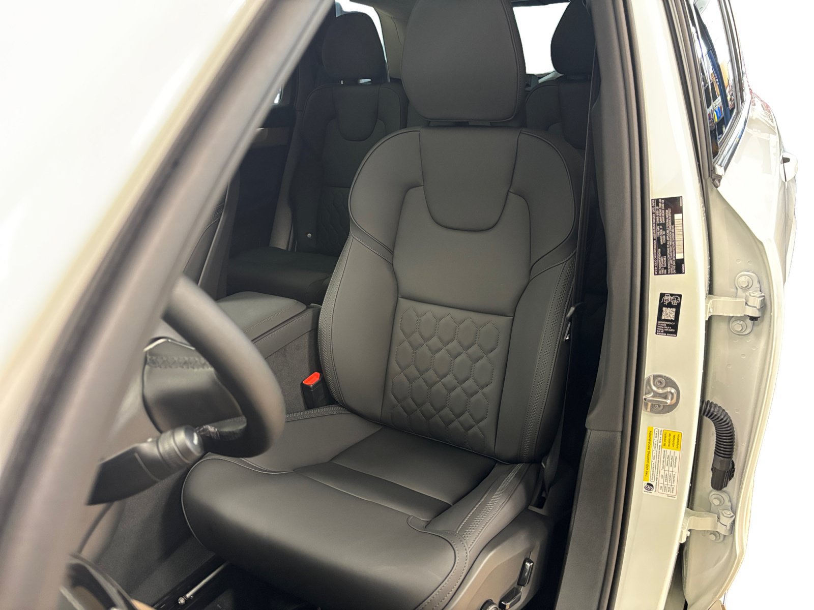 New 2026 Volvo XC90 B6 Plus w/ Protection Package AWD/4WD image 41