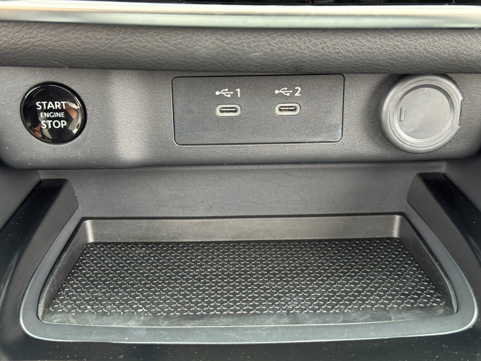 Used 2024 Nissan Rogue SV w/ SV Premium Package image 25