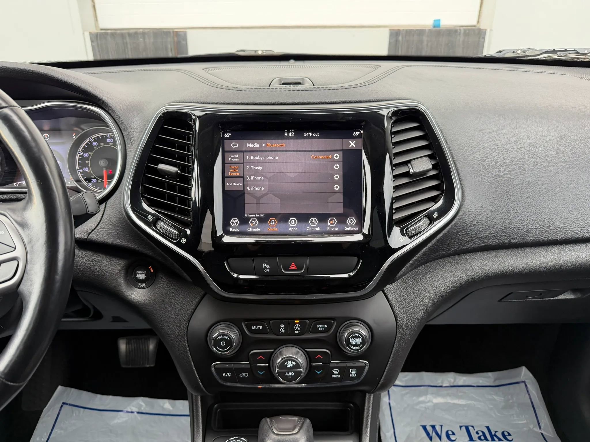 Used 2019 Jeep Cherokee Limited image 17