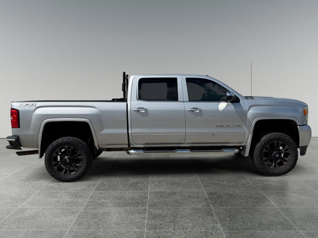 Used 2015 GMC Sierra 2500 Denali w/ Suspension Package, Off-Road AWD/4WD image 6