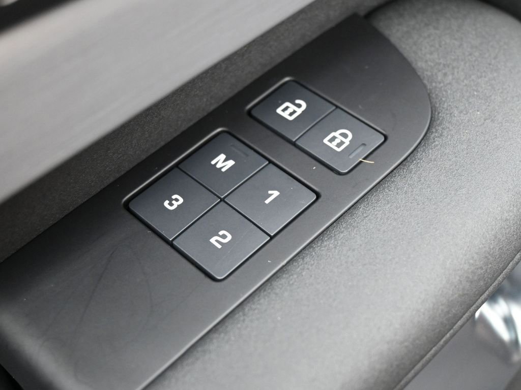 Used 2026 Land Rover Discovery Limited Edition image 15
