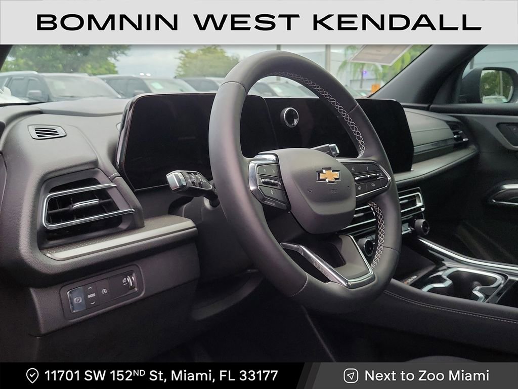 Used 2025 Chevrolet Traverse LT image 4