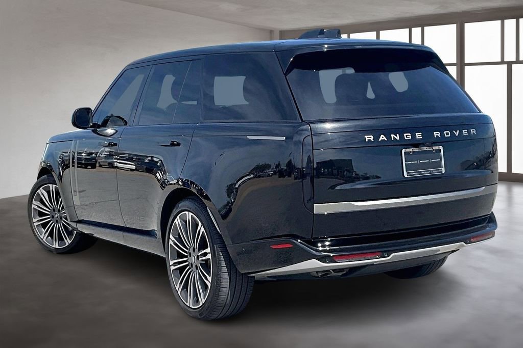 Used 2025 Land Rover Range Rover SE image 12