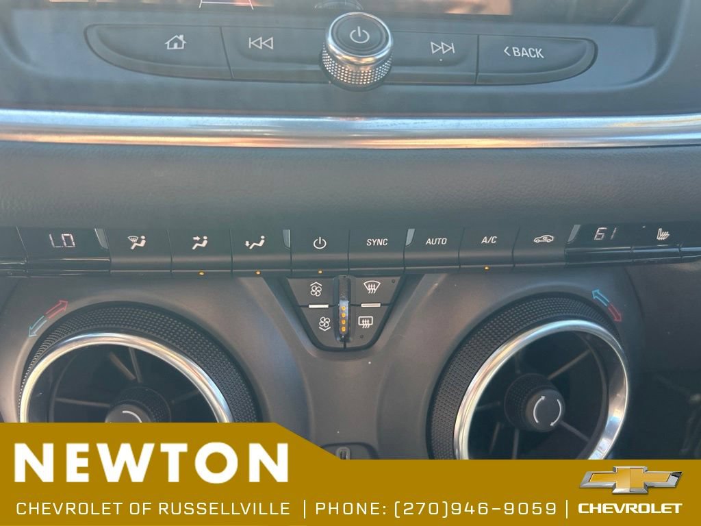 Used 2019 Chevrolet Blazer LT FWD image 12