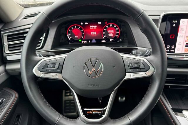 Used 2025 Volkswagen Atlas Peak Edition SE image 24