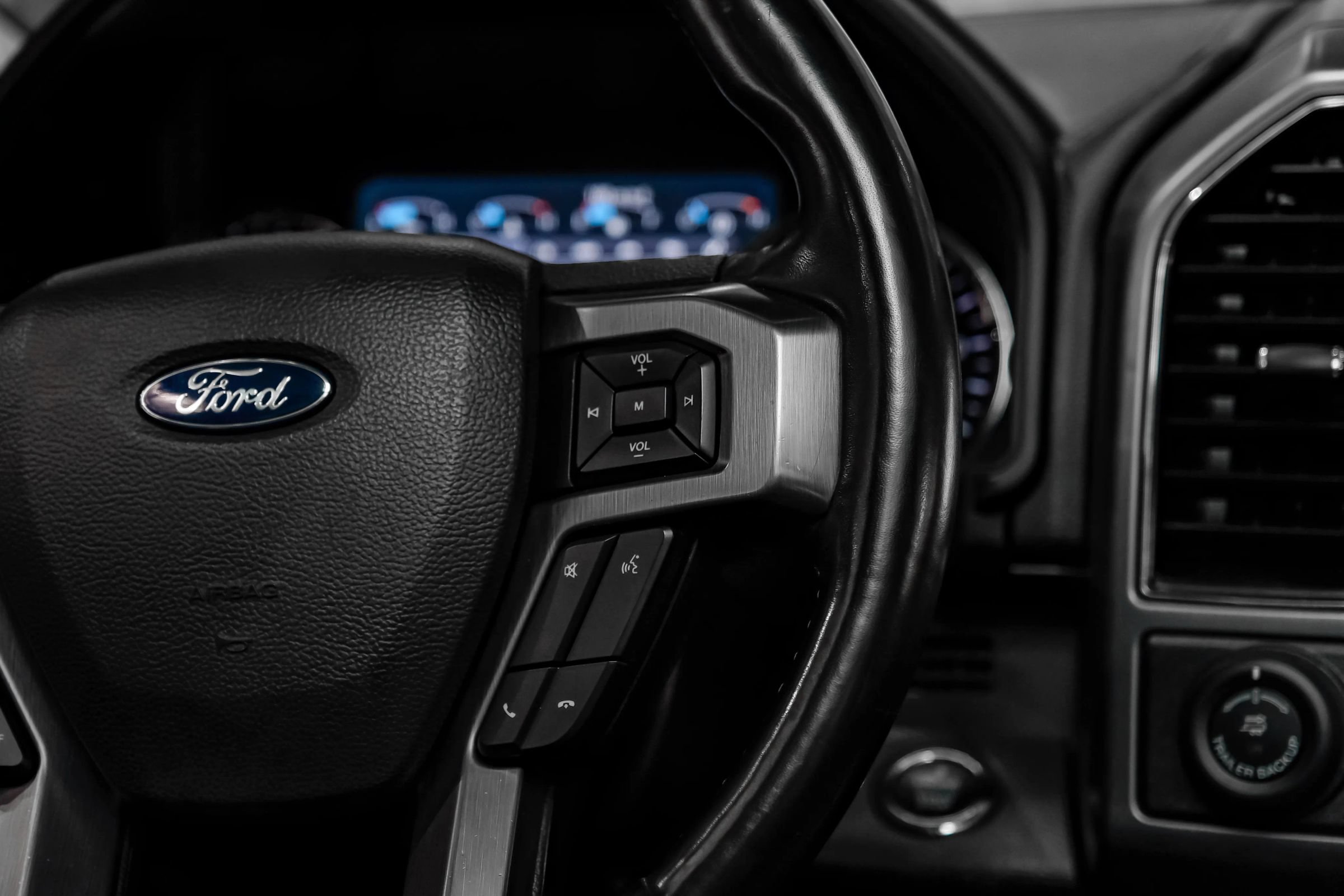 Used 2019 Ford Expedition Max Platinum AWD/4WD image 17