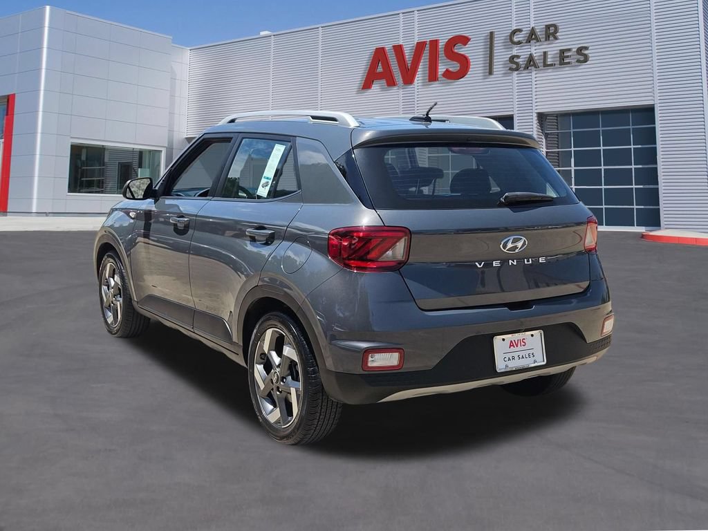 Used 2025 Hyundai Venue SEL FWD image 3