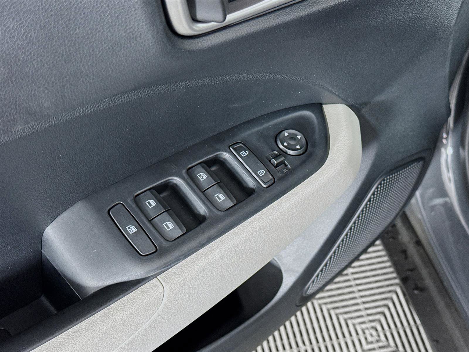 New 2025 Hyundai Venue SEL image 19