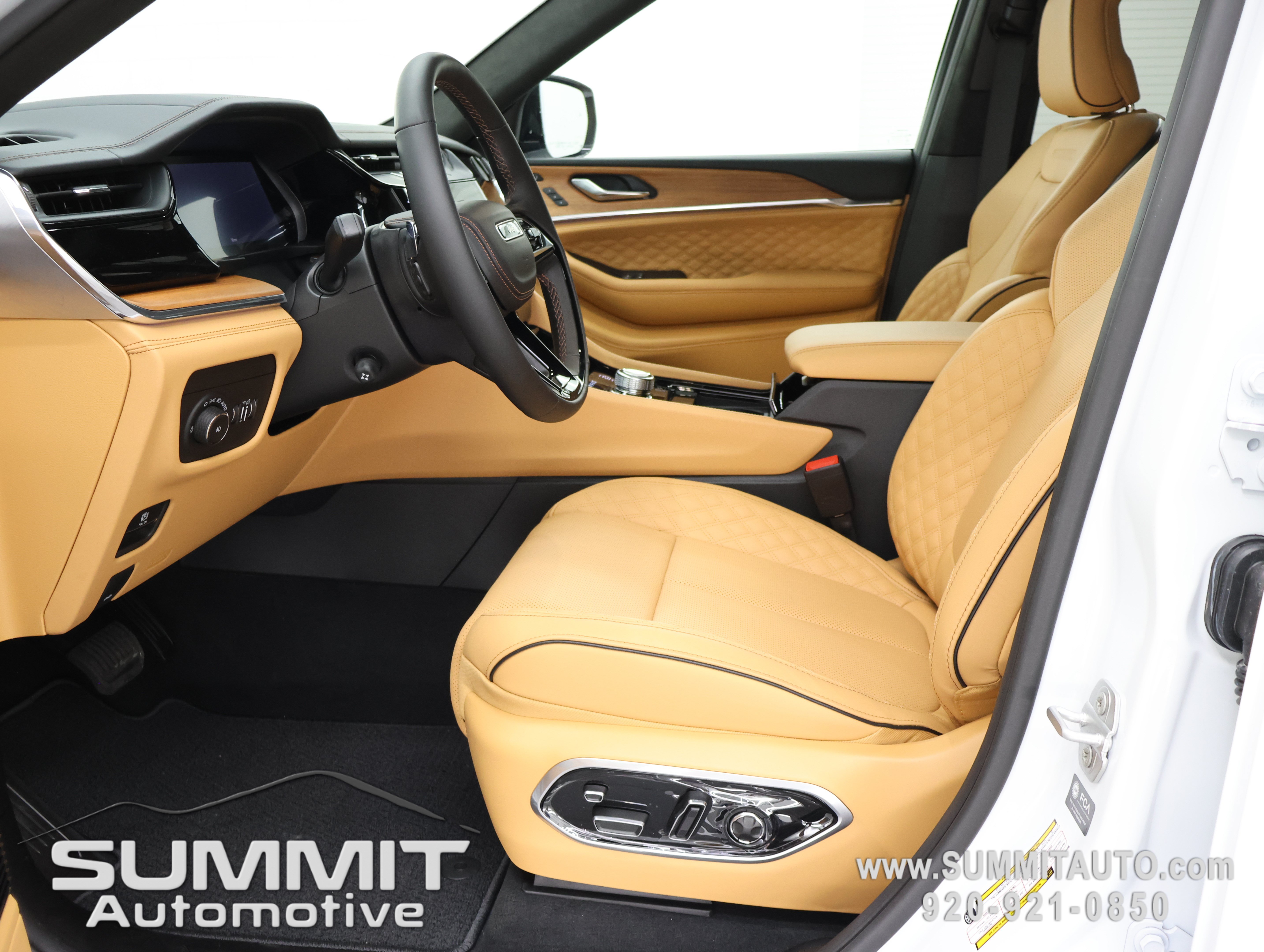 New 2026 Jeep Grand Cherokee L Summit w/ Obsidian Package AWD/4WD image 8