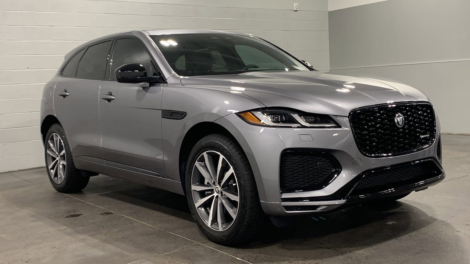 Certified 2025 Jaguar F-PACE R-Dynamic S image 8