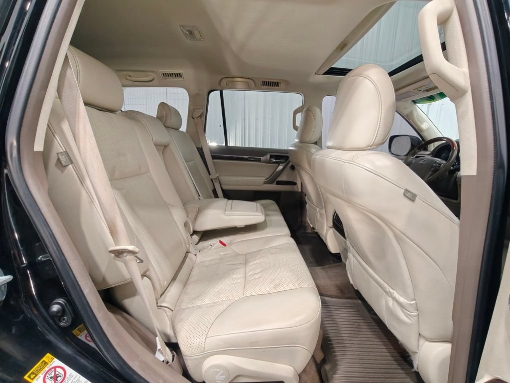 Used 2016 Lexus GX 460 Luxury w/ Preferred Accessory Package AWD/4WD image 26