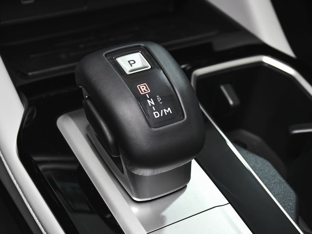 Used 2025 Mitsubishi Outlander SE image 25