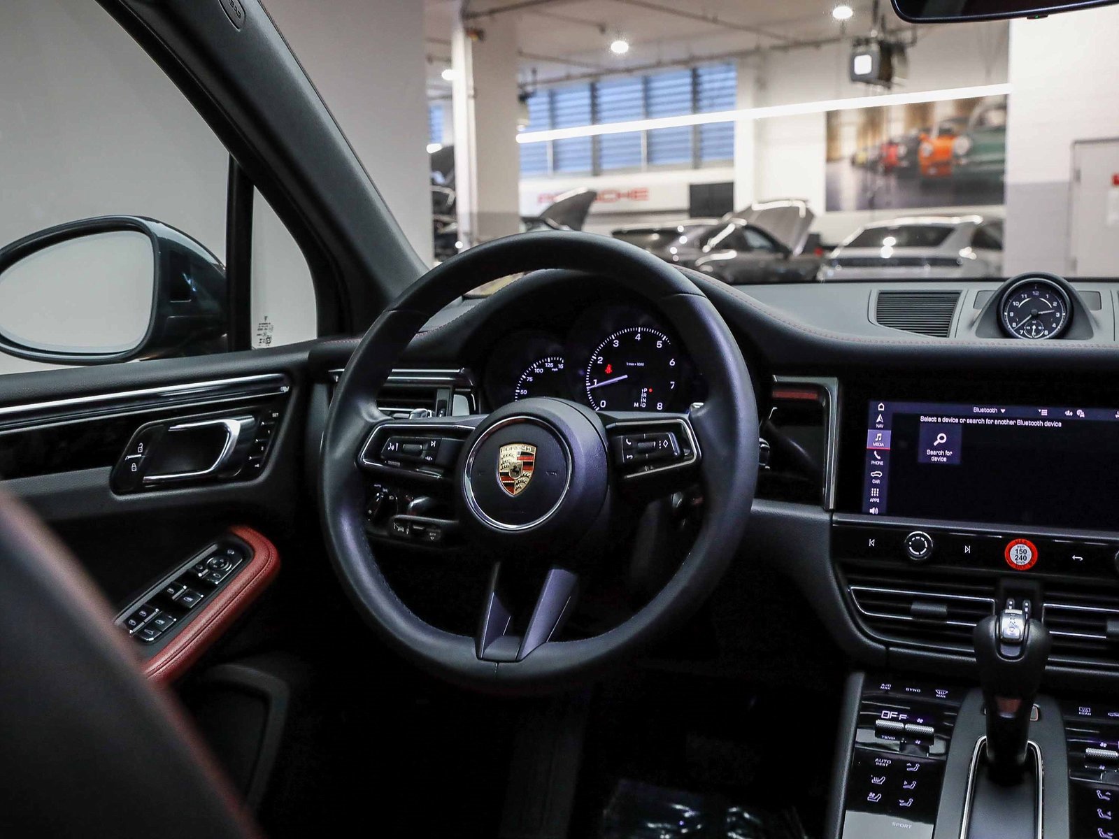 Used 2025 Porsche Macan image 20