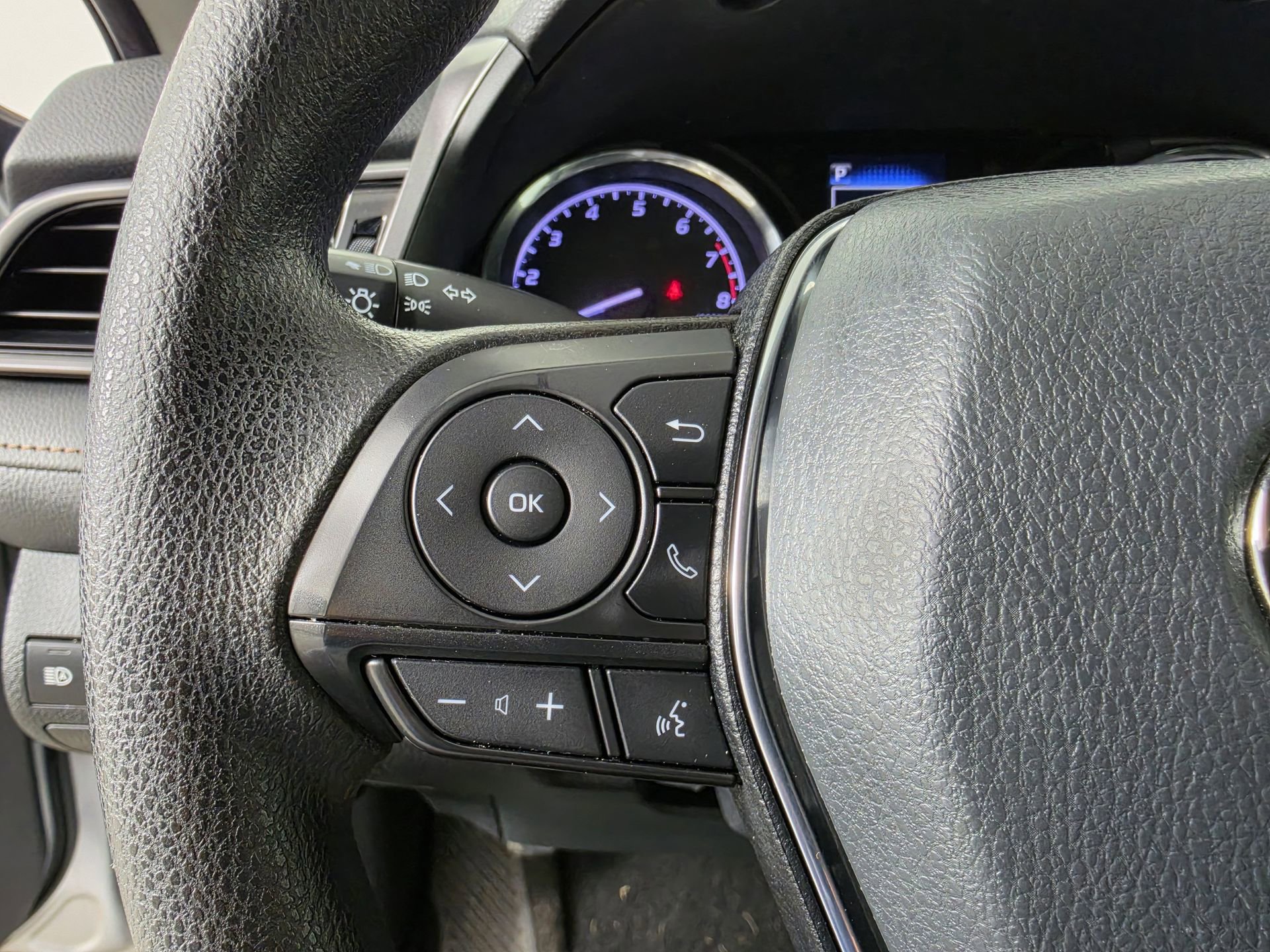 Used 2020 Toyota Camry LE FWD image 21