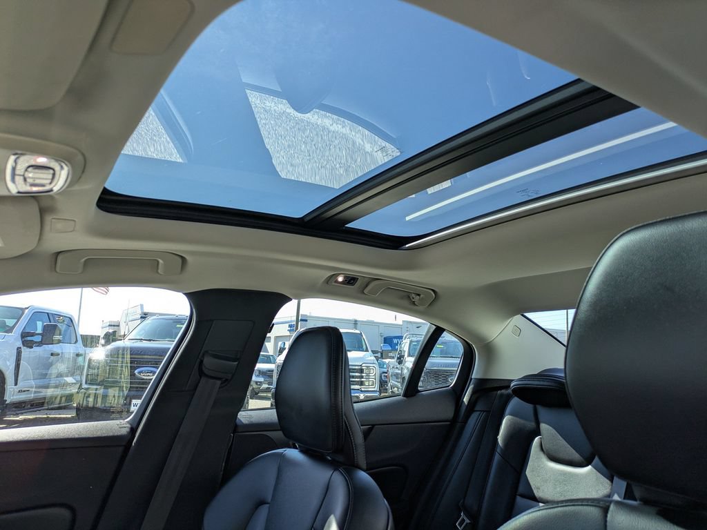 Used 2019 Volvo S60 T6 Momentum w/ Multimedia Package AWD/4WD image 19