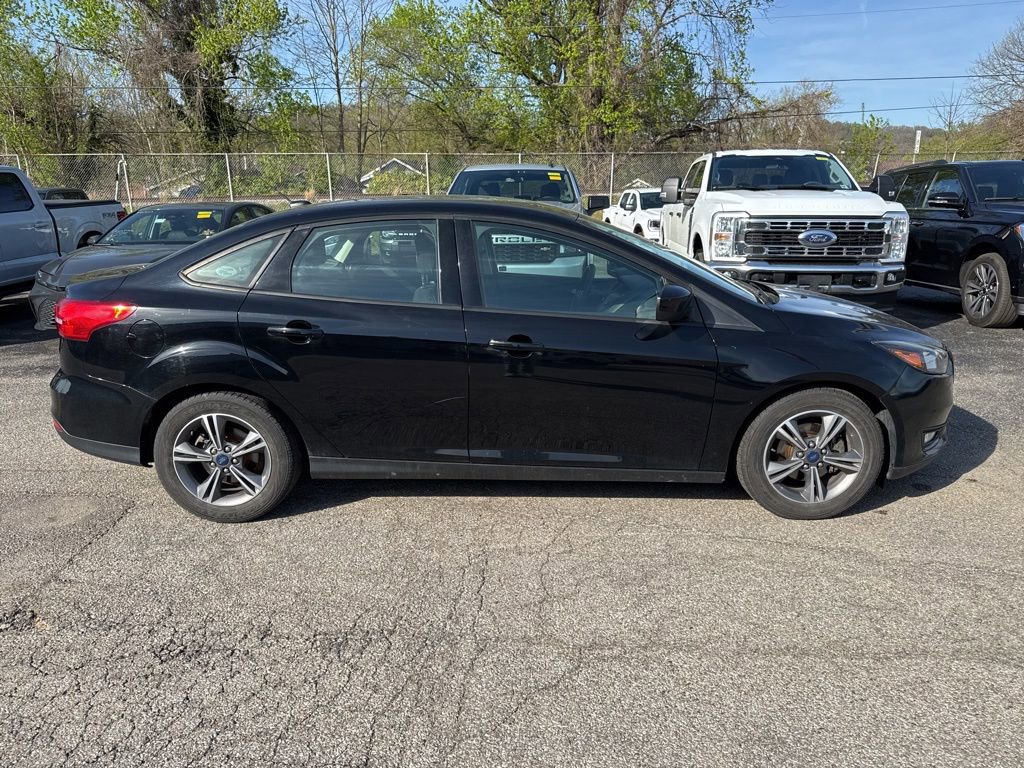 Used 2018 Ford Focus SE w/ SE Appearance Package image 2