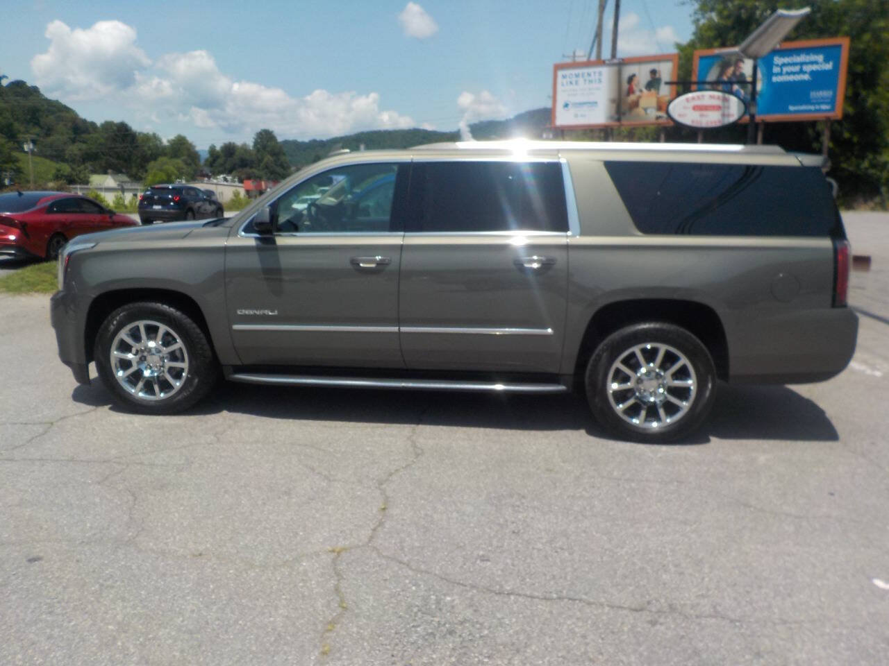 Used 2018 GMC Yukon XL Denali w/ Open Road Package AWD/4WD image 1