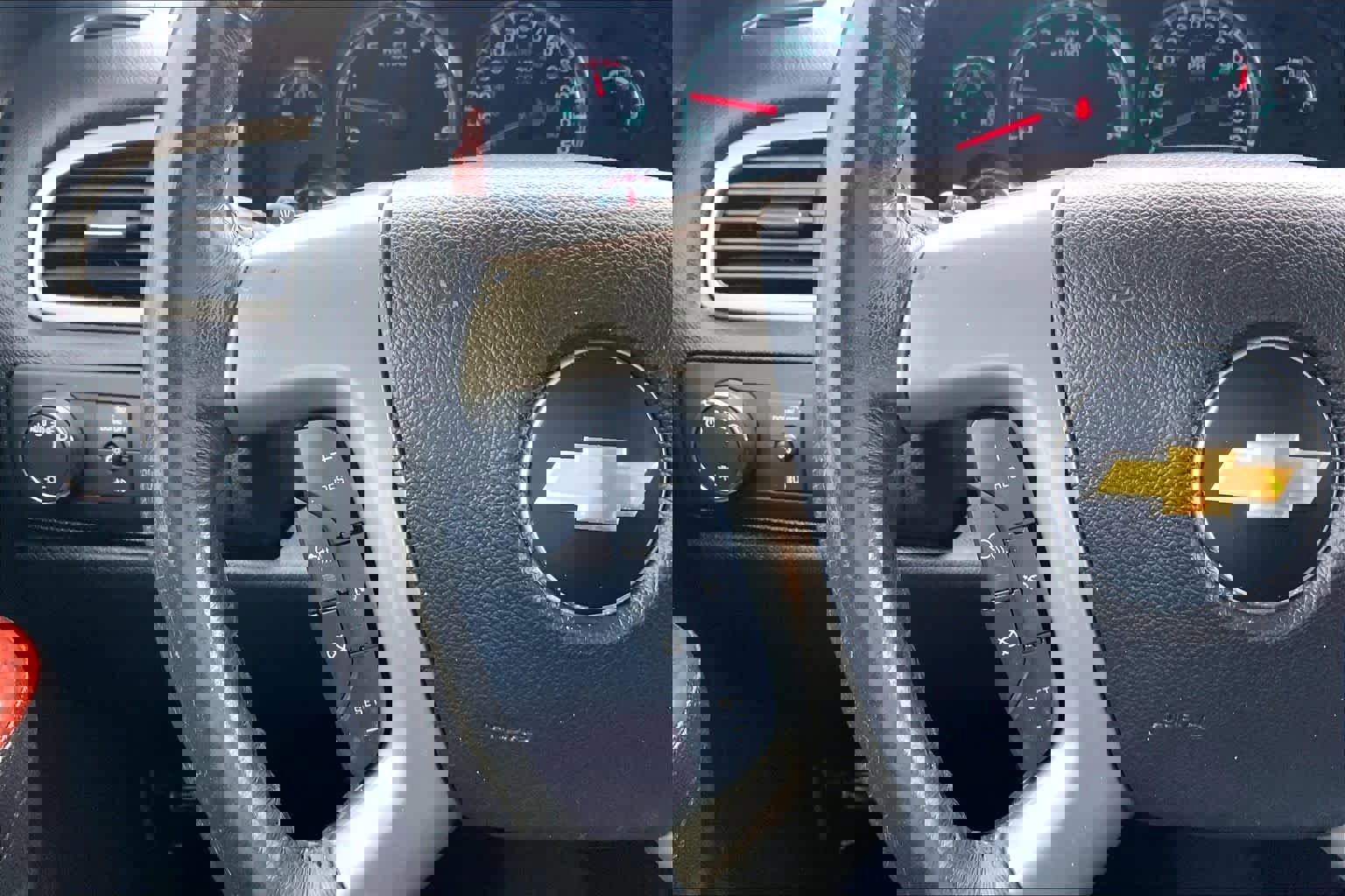 Used 2013 Chevrolet Suburban LTZ image 23