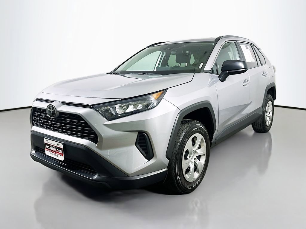 Used 2021 Toyota RAV4 LE image 3
