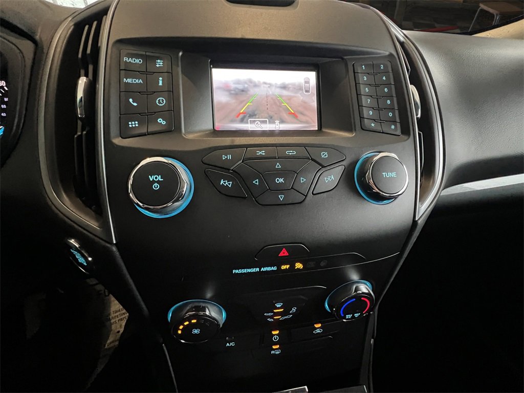 Used 2019 Ford Edge SE w/ SE Fleet Driver's Package image 25