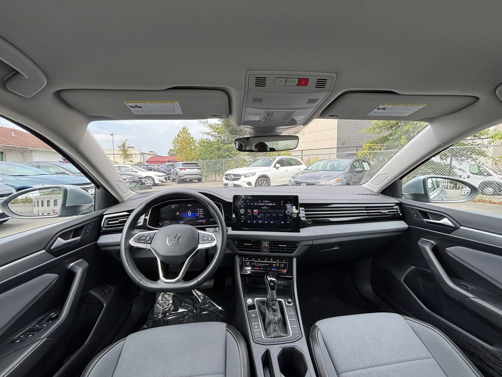 Used 2025 Volkswagen Jetta SE image 32