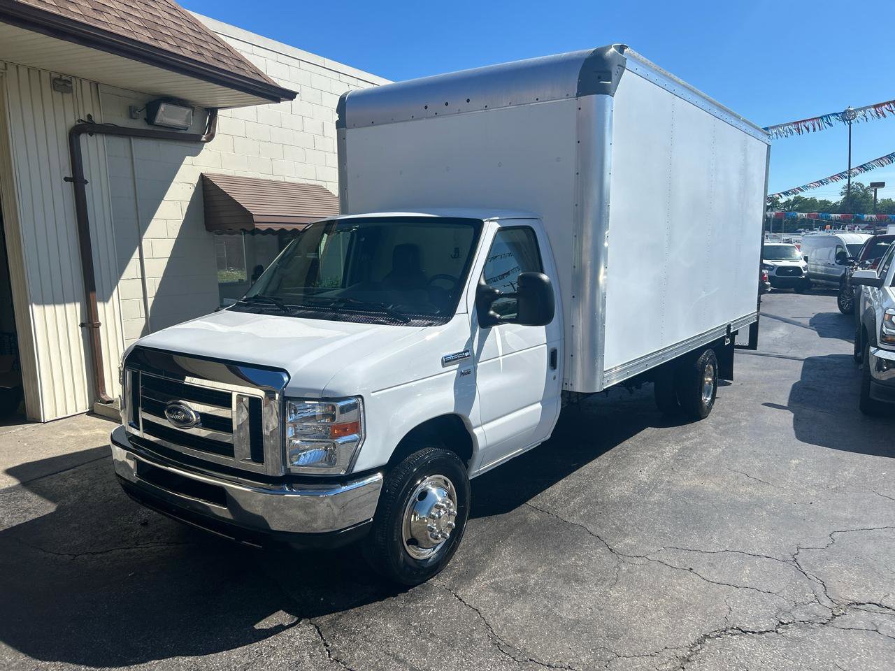 Used 2019 Ford E-350 and Econoline 350 Super Duty w/ Power Windows & Locks Group RWD image 2