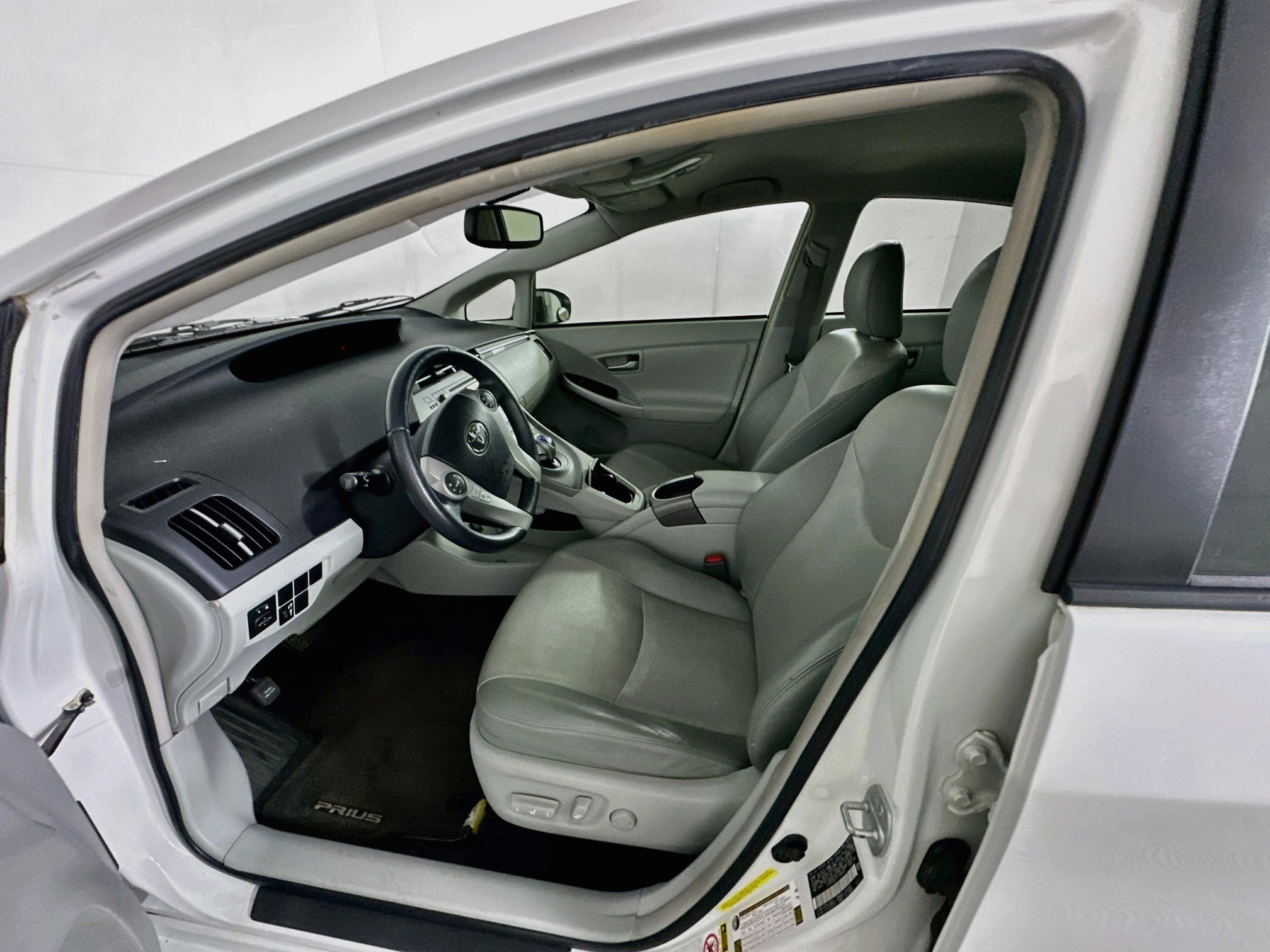 Used 2015 Toyota Prius Four FWD image 13