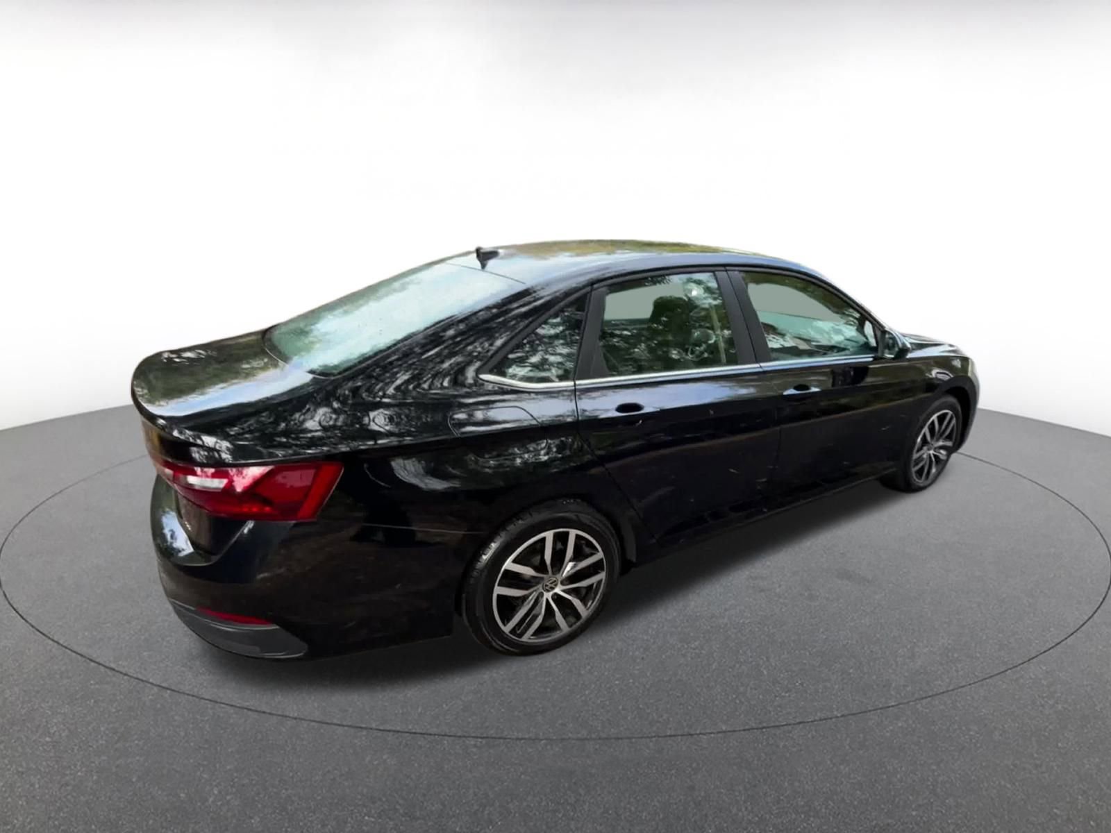 Used 2025 Volkswagen Jetta SE image 15
