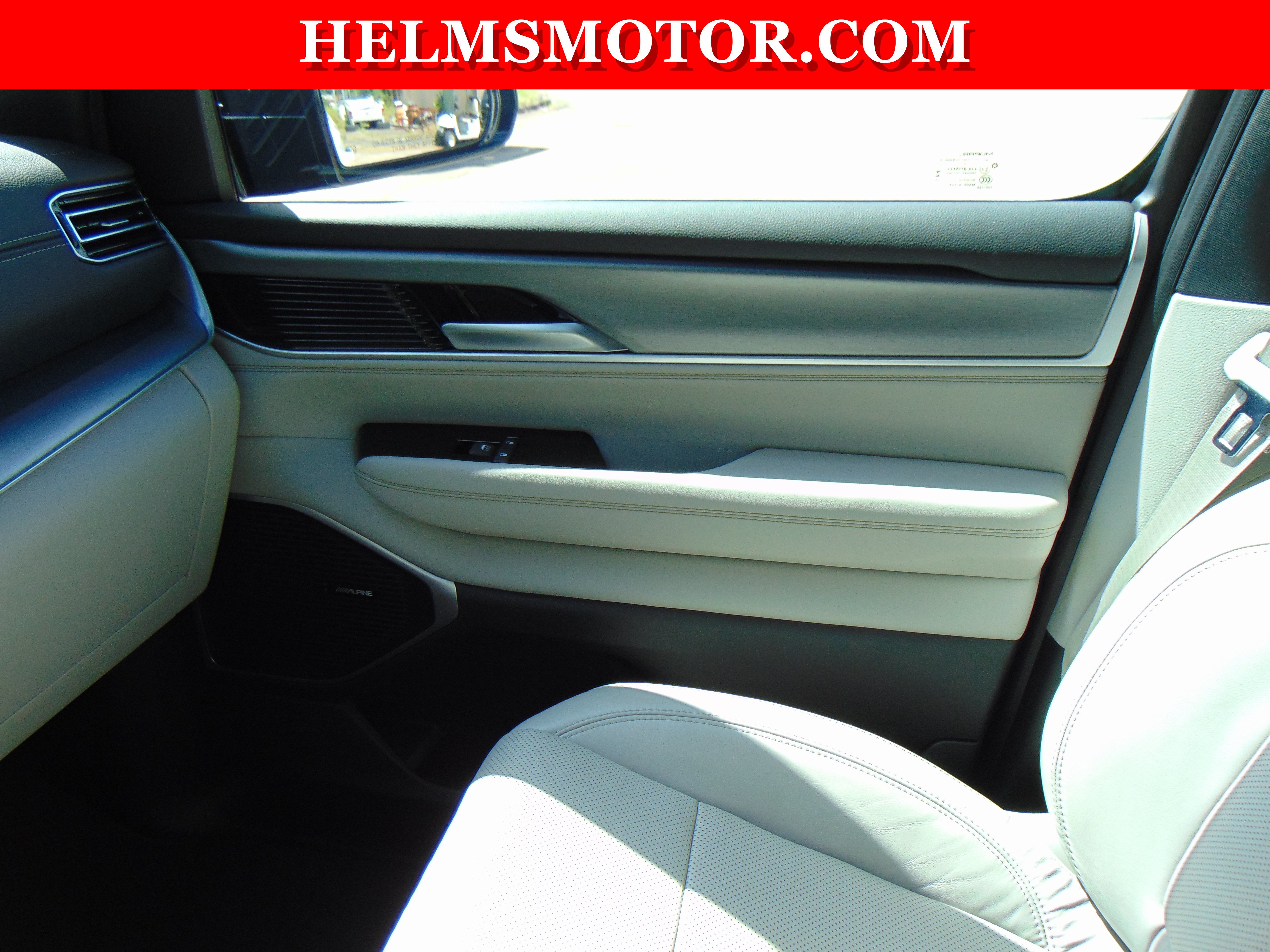 Certified 2025 Jeep Wagoneer L 4WD image 39