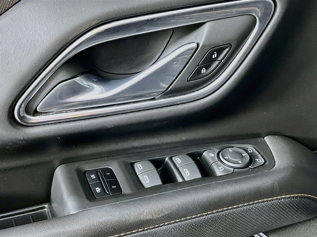 Used 2023 GMC Yukon XL AT4 w/ Technology Package AWD/4WD image 9