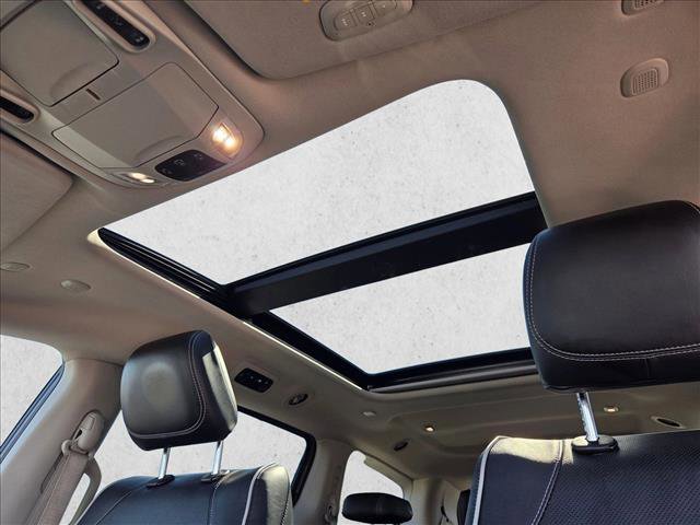 Used 2023 Chrysler Pacifica Limited image 16