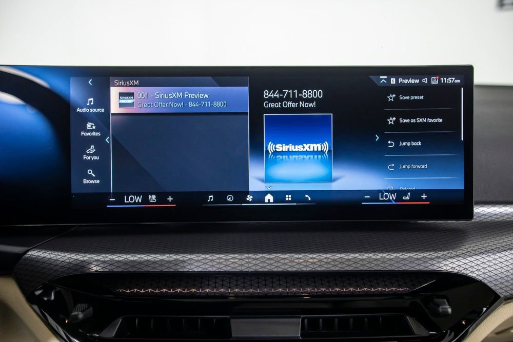 Used 2025 BMW 330i Sedan w/ M Sport Package RWD image 29