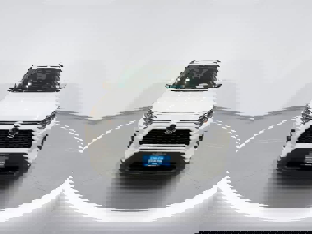 Used 2021 Toyota RAV4 XLE w/ Convenience Package image 3