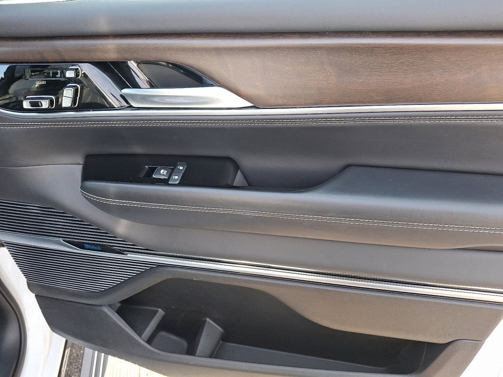 Used 2024 Jeep Grand Wagoneer L 4WD image 10