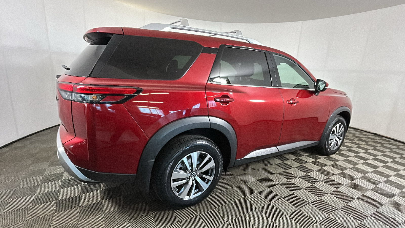 Used 2023 Nissan Pathfinder SL w/ Black Appearance Package AWD/4WD image 3