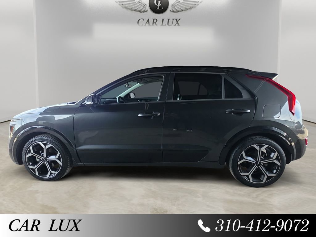 Used 2023 Kia Niro SX Touring image 2