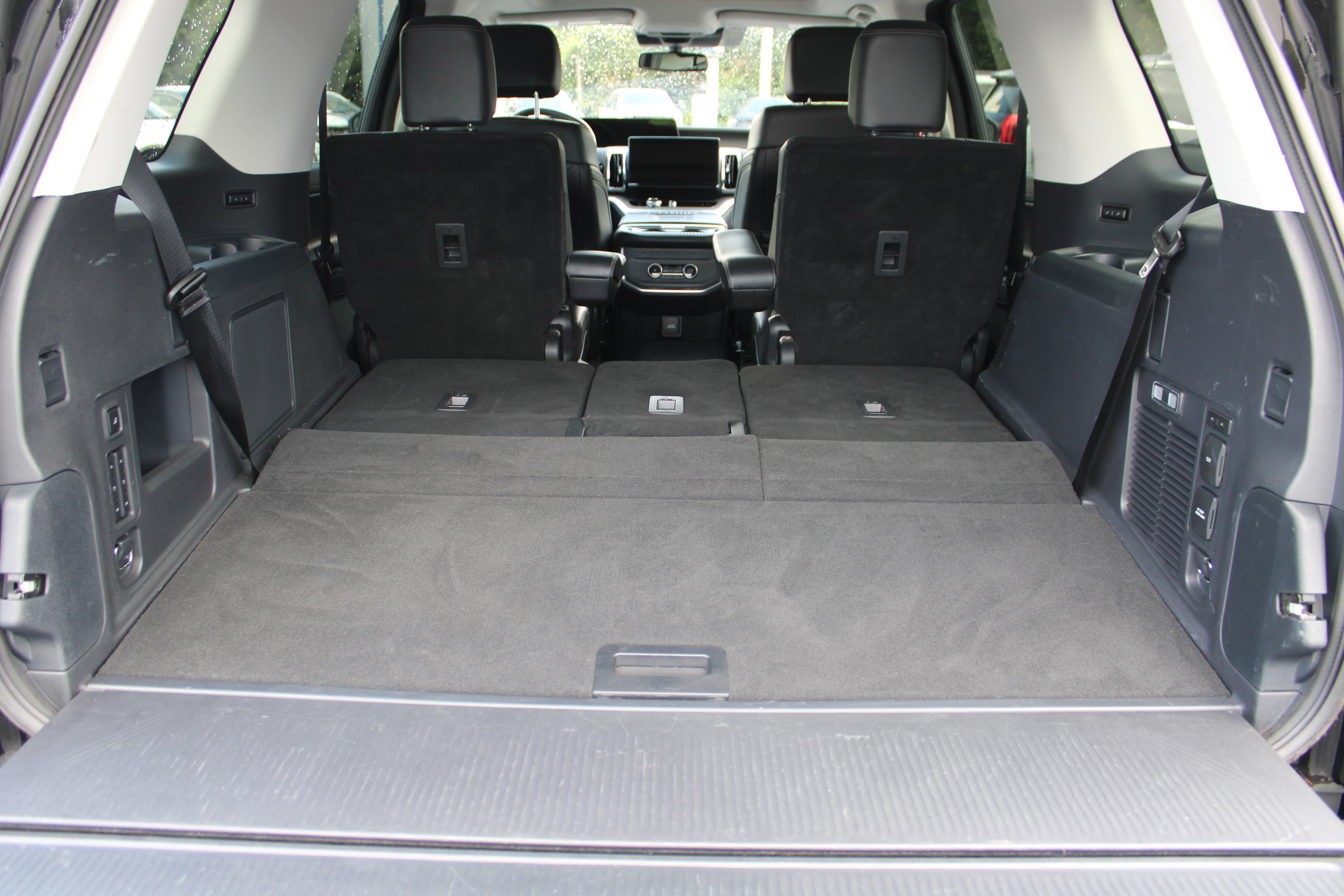 Used 2025 Ford Expedition Platinum AWD/4WD image 9