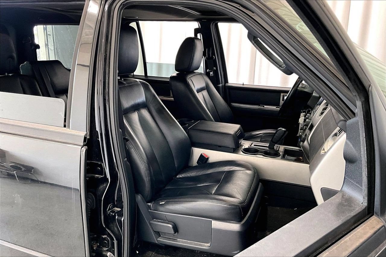 Used 2016 Ford Expedition XLT RWD image 16