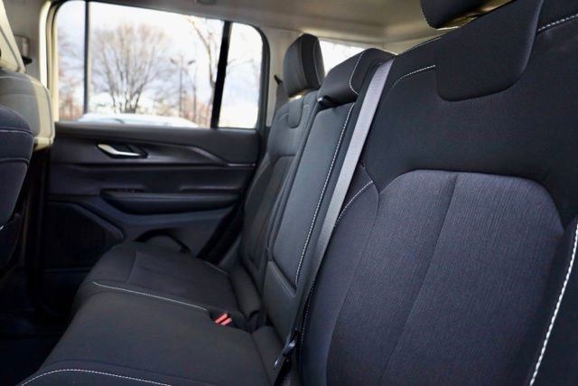 Used 2023 Jeep Grand Cherokee Laredo image 31