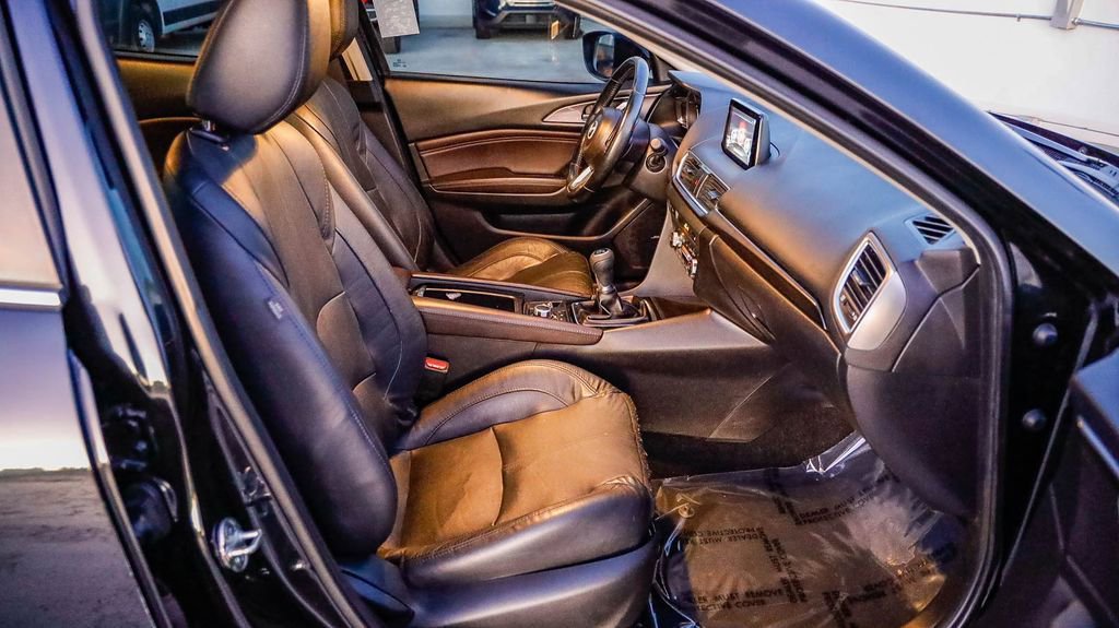 Used 2018 MAZDA MAZDA3 Grand Touring w/ Premium Equipment Package image 18