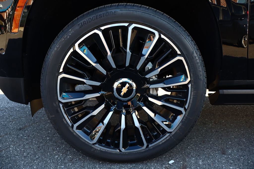 New 2026 Chevrolet Suburban High Country image 32