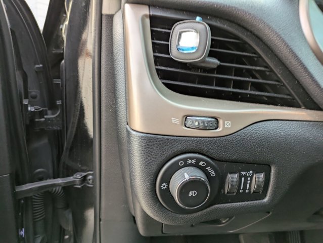 Used 2016 Jeep Cherokee Latitude w/ Comfort & Sound Group image 13