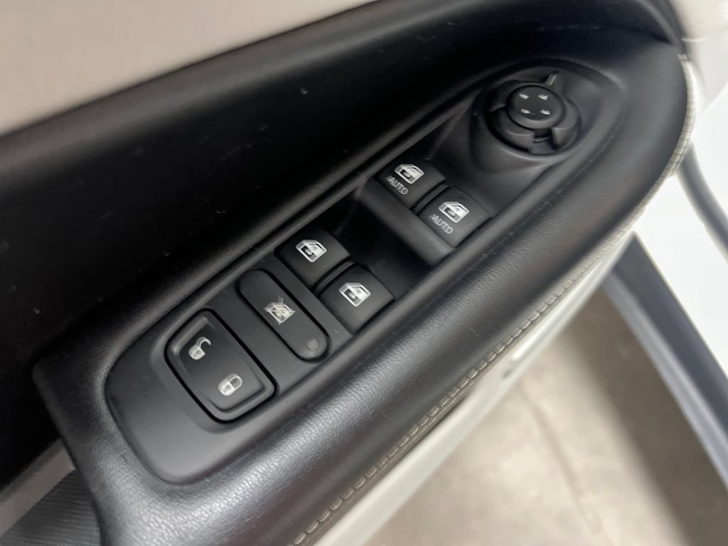 Used 2021 Jeep Compass Latitude FWD image 12